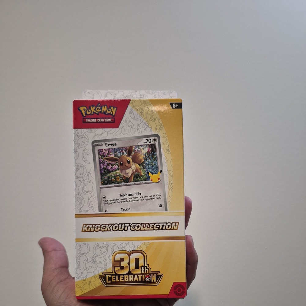 Pokémon TCG 30th Celebration Eevee Knock Out Collection. 2 30th packs PREORDER